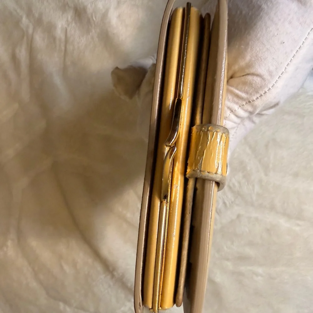 Louis Vuitton Yellow Monogram Vernis Wallet - Picture 5 of 16